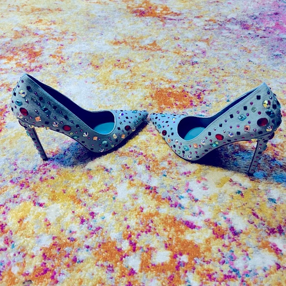 New Azalea Wang
Camellia Denim Colorful Crystal Pumps - Picture 10 of 13